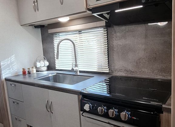 Trailer-Importado-Winnebago-2306-Qf-0km--12