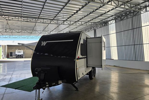 Trailer-Importado-Winnebago-2100bh-0km-13 Trailer-Importado-Winnebago-2100bh-0km-13