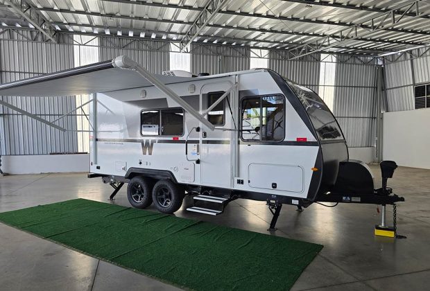 Trailer-Importado-Winnebago-2100bh-0km-15 Trailer-Importado-Winnebago-2100bh-0km-15