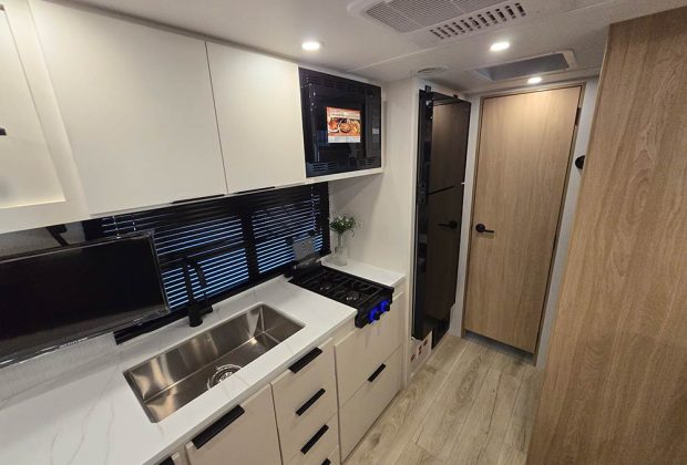 Trailer-Importado-Winnebago-2100bh-0km-20 Trailer-Importado-Winnebago-2100bh-0km-20