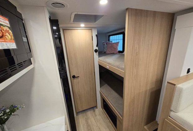 Trailer-Importado-Winnebago-2100bh-0km-21 Trailer-Importado-Winnebago-2100bh-0km-21