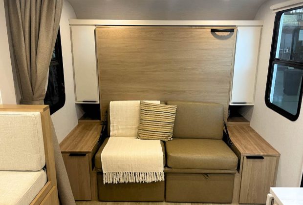 Trailer-Importado-Winnebago-2108ds-(d)-0km-07