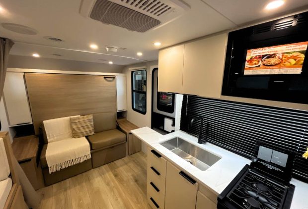 Trailer-Importado-Winnebago-2108ds-(d)-0km-08