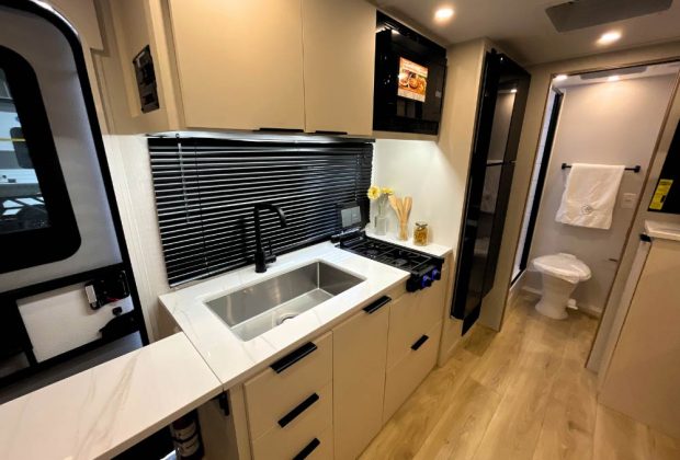 Trailer-Importado-Winnebago-2108ds-(d)-0km-19