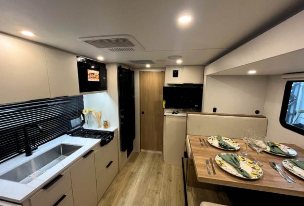 Trailer-Importado-Winnebago-2108ds-(d)-0km-24