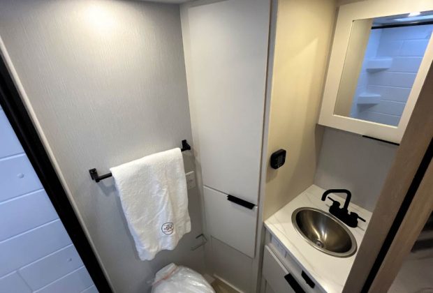 Trailer-Importado-Winnebago-2108ds-(d)-0km-27