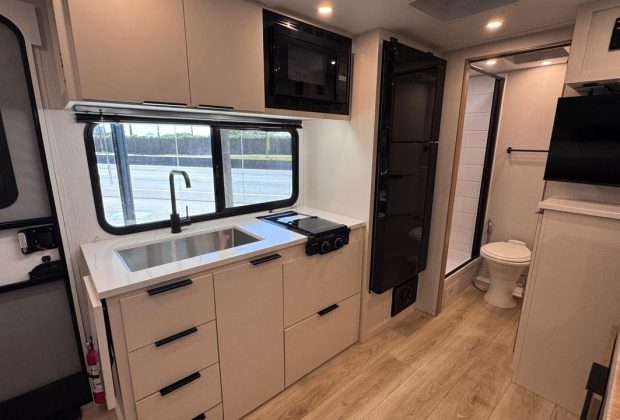Trailer Importado Winnebago 2108ds D - Ano 2026 13