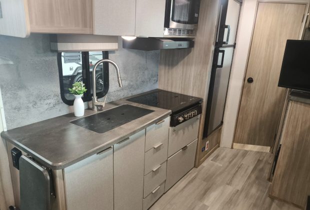 Trailer Importado Winnebago 2306bhs - Ano 2021 13 Trailer Importado Winnebago 2306bhs - Ano 2021 13