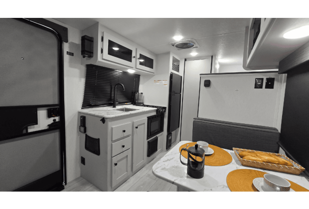 Trailer Importado Coachmen Remote 18.2r - 0KM -13