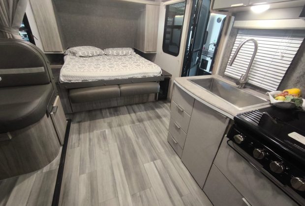 Trailer Importado Winnebago 2106d - Ano 2021 11