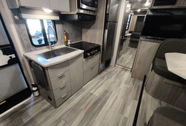 Trailer Importado Winnebago 2106d - Ano 2021 14