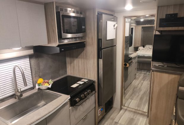 Trailer Importado Winnebago 2106d - Ano 2021 14