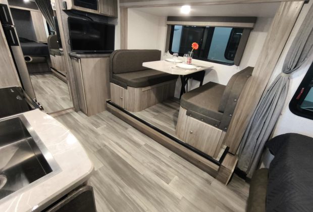 Trailer Importado Winnebago 2106d - Ano 2021 16