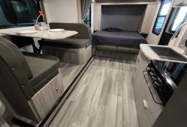 Trailer Importado Winnebago 2106d - Ano 2021 17