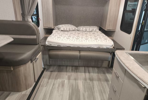 Trailer Importado Winnebago 2106d - Ano 2021 18