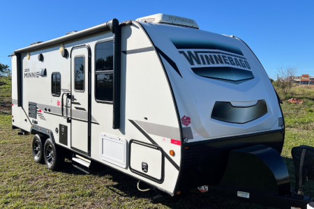 Trailer Importado Winnebago 2306bhs Ano 2021 capa
