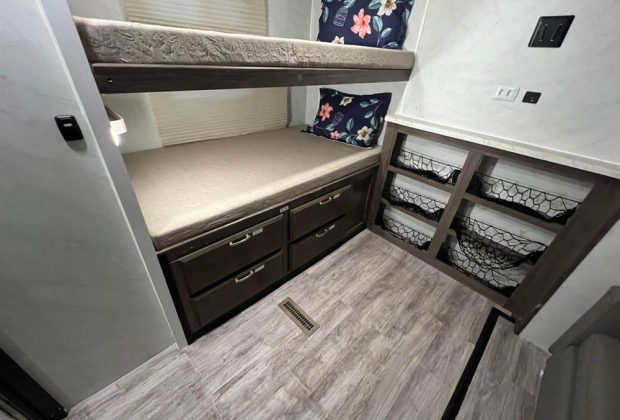 Trailer-Importado-Winnebago-31bhds-Ano-2019-08
