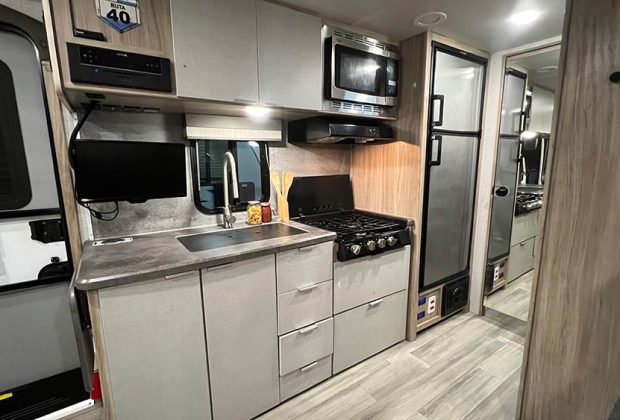 Trailer-Importado-Winnebago-2106b-Ano-2020-2021--12 Trailer-Importado-Winnebago-2106b-Ano-2020-2021--12